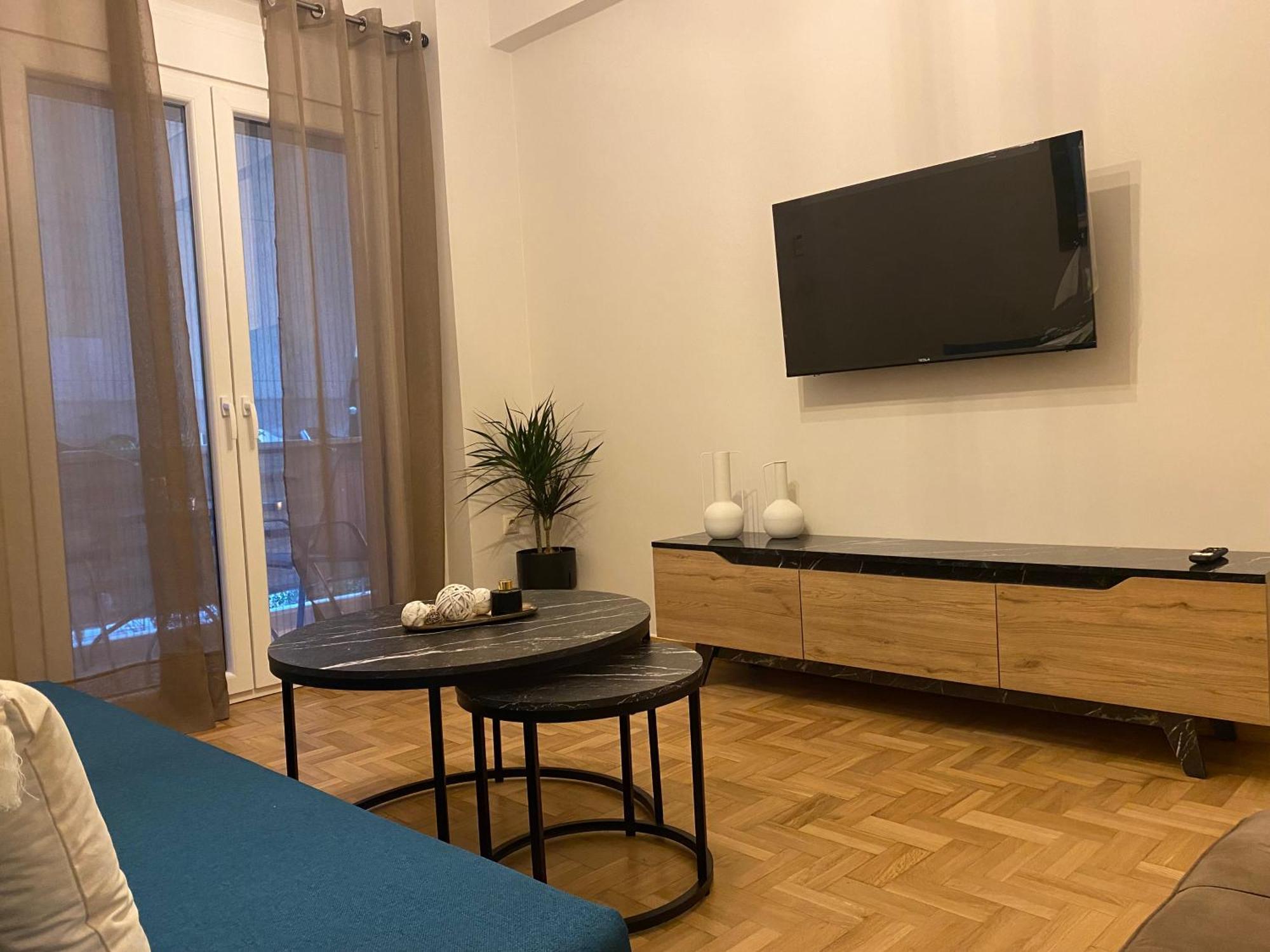 Maria Cozy In Neos Kosmos-athens Apartment *