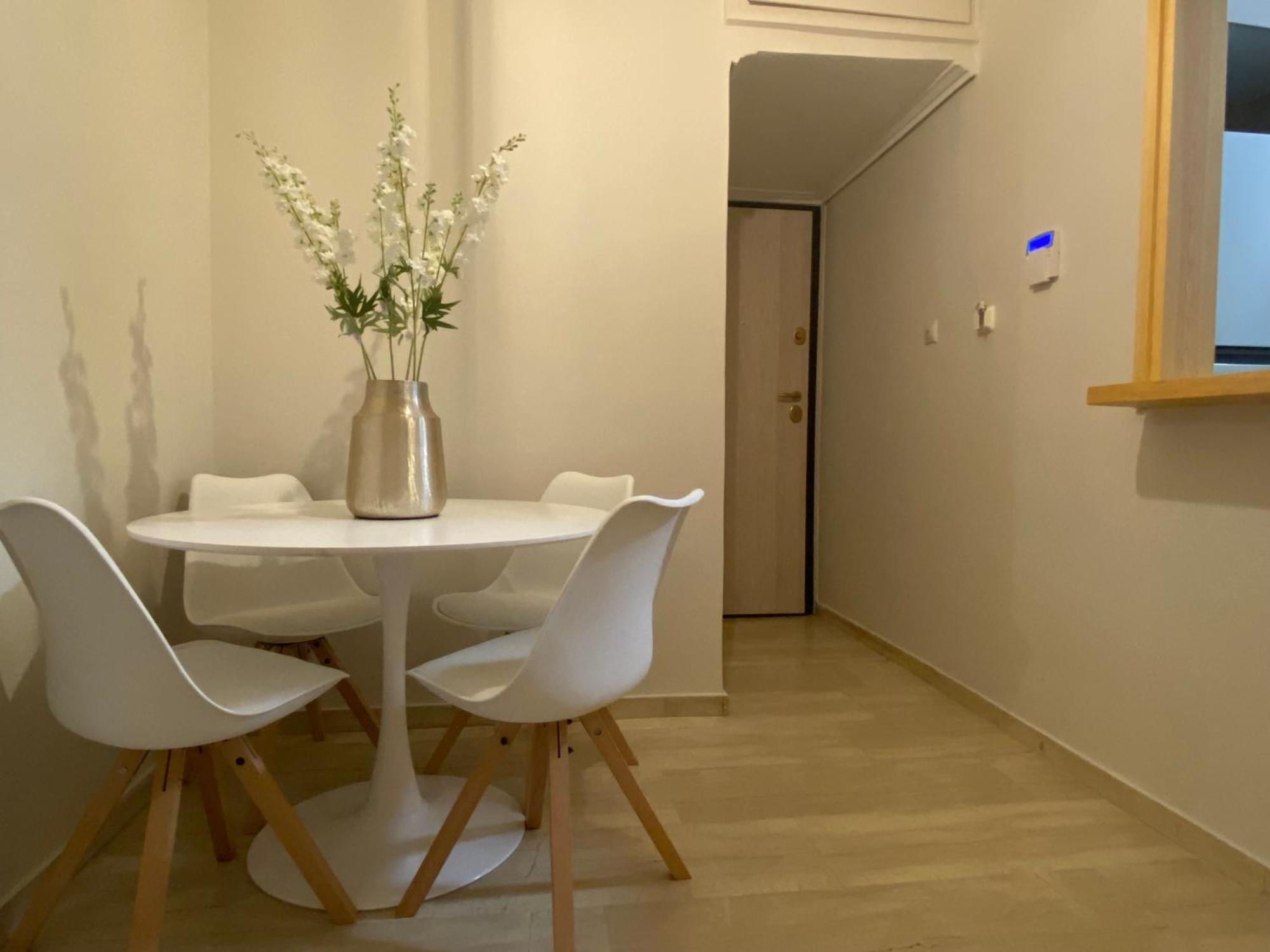Maria Cozy In Neos Kosmos-athens *